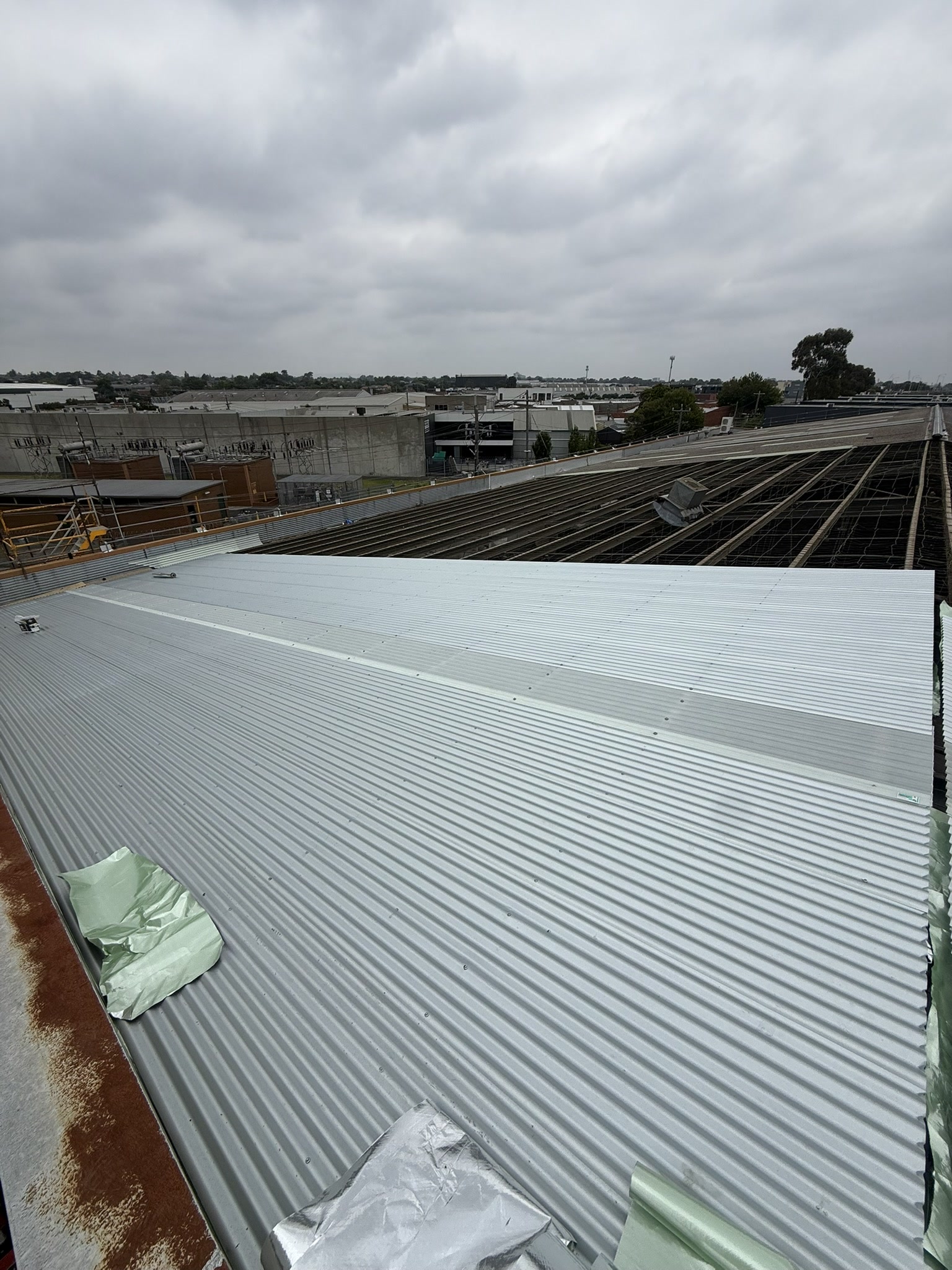 Covered interior courts during the works