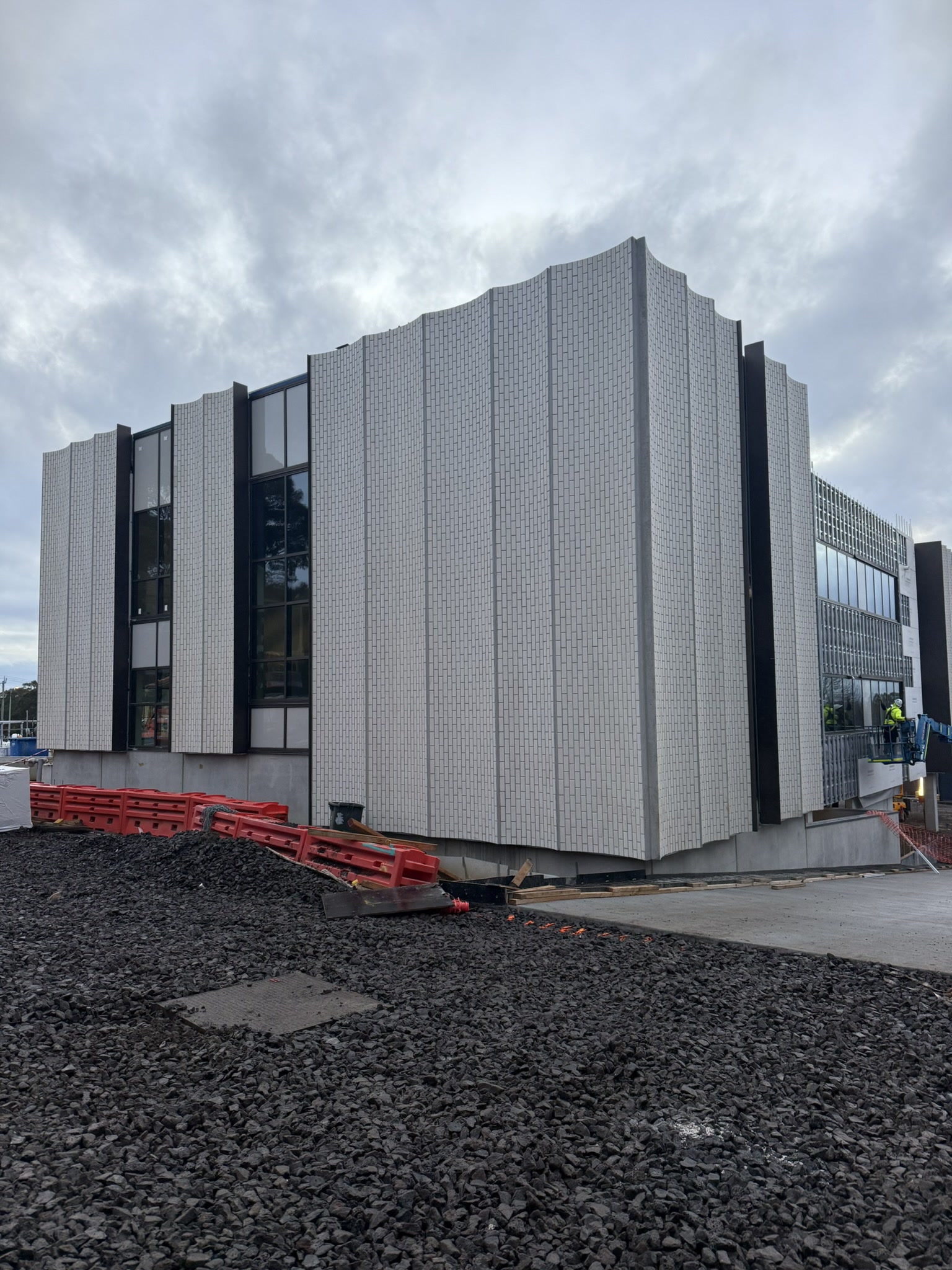 Curved cladding on the Santa Maria College senior building
